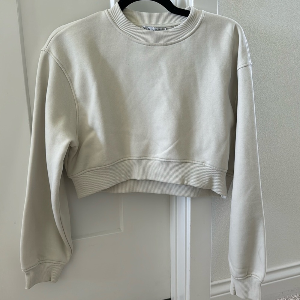 Zara cream cropped sweatshirt